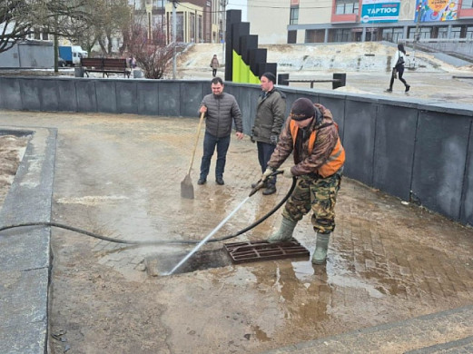 В Иванове прочищают дождеотводы и ликвидируют подтопления